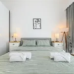 Green Wood Apartment
