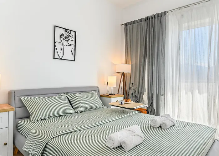 Green Wood Apartment